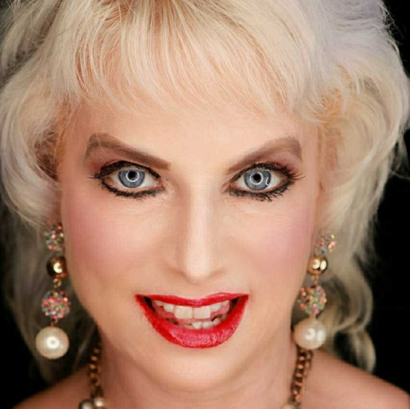 Meet your Posher, Fiona - Picture 2 of 3